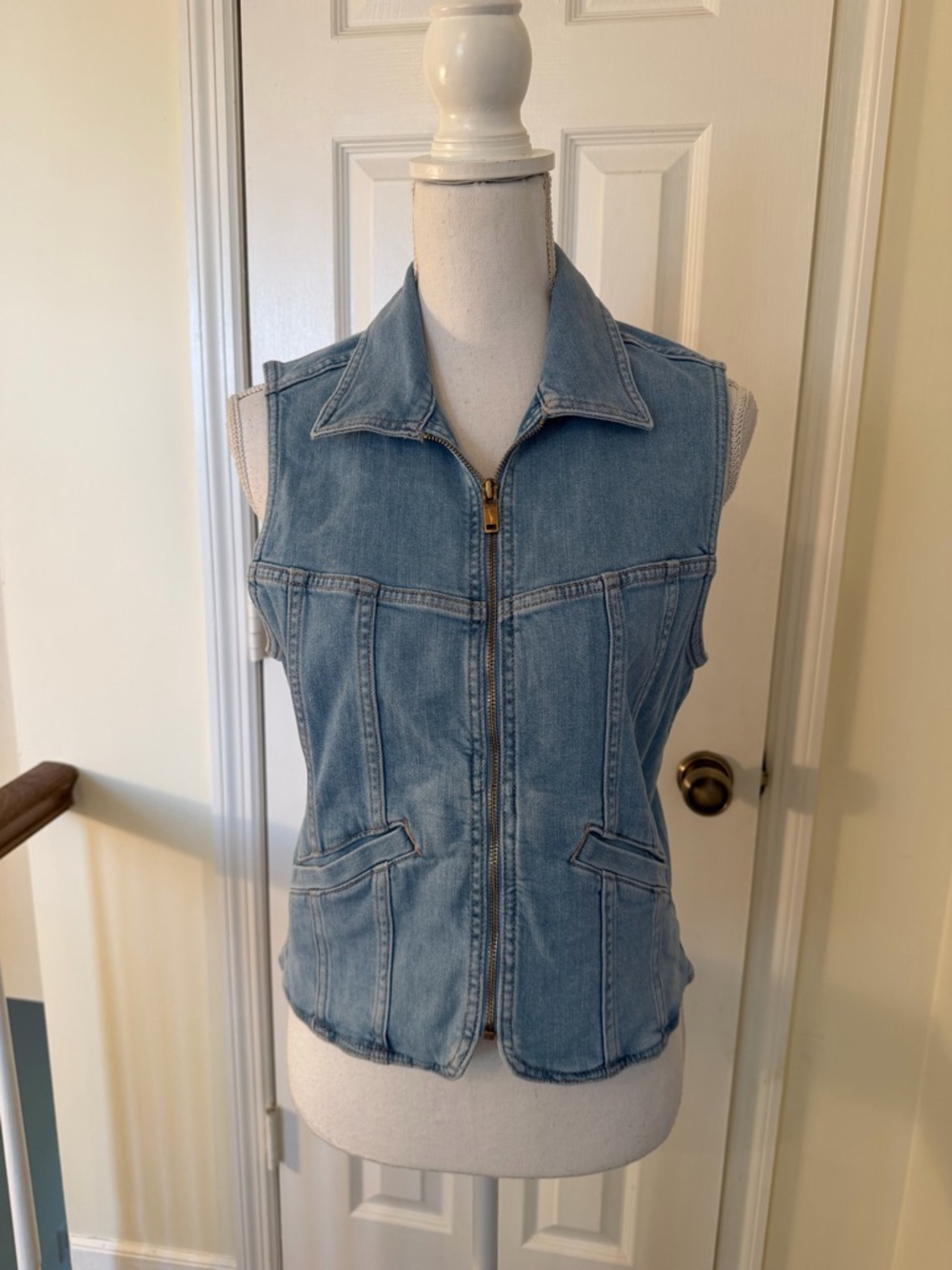 American Eagle Jean Vest - Picture 3 of 13